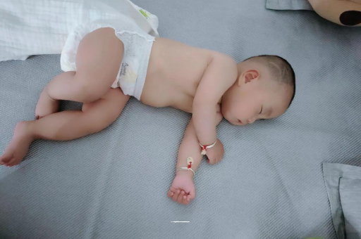 鄂尔多斯三个月宝宝抬头不稳